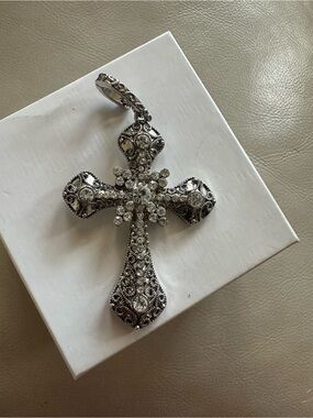 Rhinestone Cross Pendant Necklace - Silver Tone